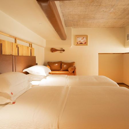 Patio Spring Holiday Inn -- Free Round Trip Pick-Up Service --Panoramic View Of Tianmen Mount Жангжиаже Екстериор снимка