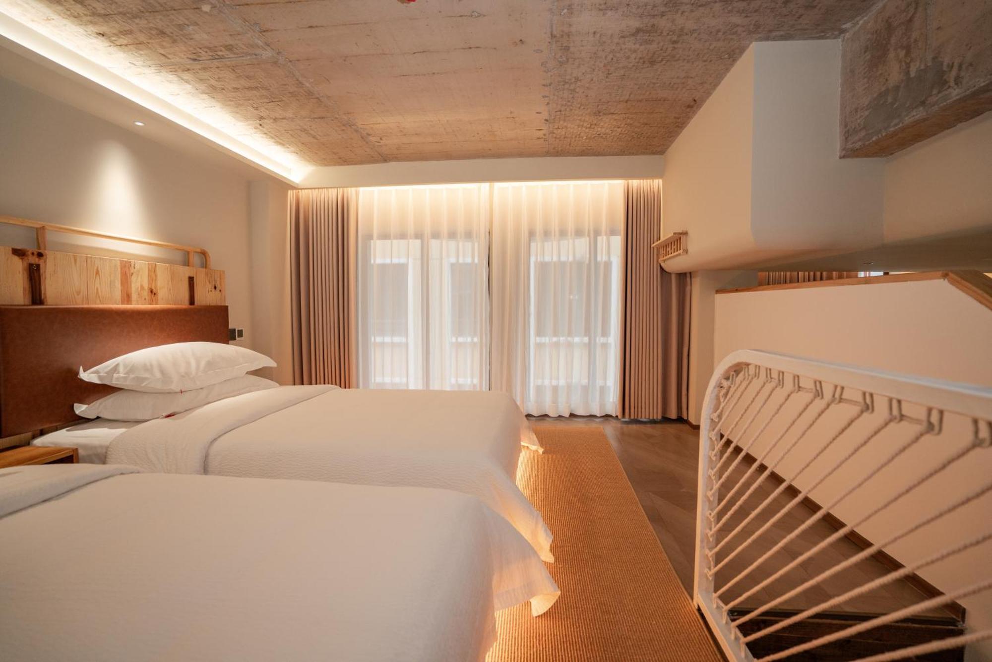 Patio Spring Holiday Inn -- Free Round Trip Pick-Up Service --Panoramic View Of Tianmen Mount Жангжиаже Стая снимка