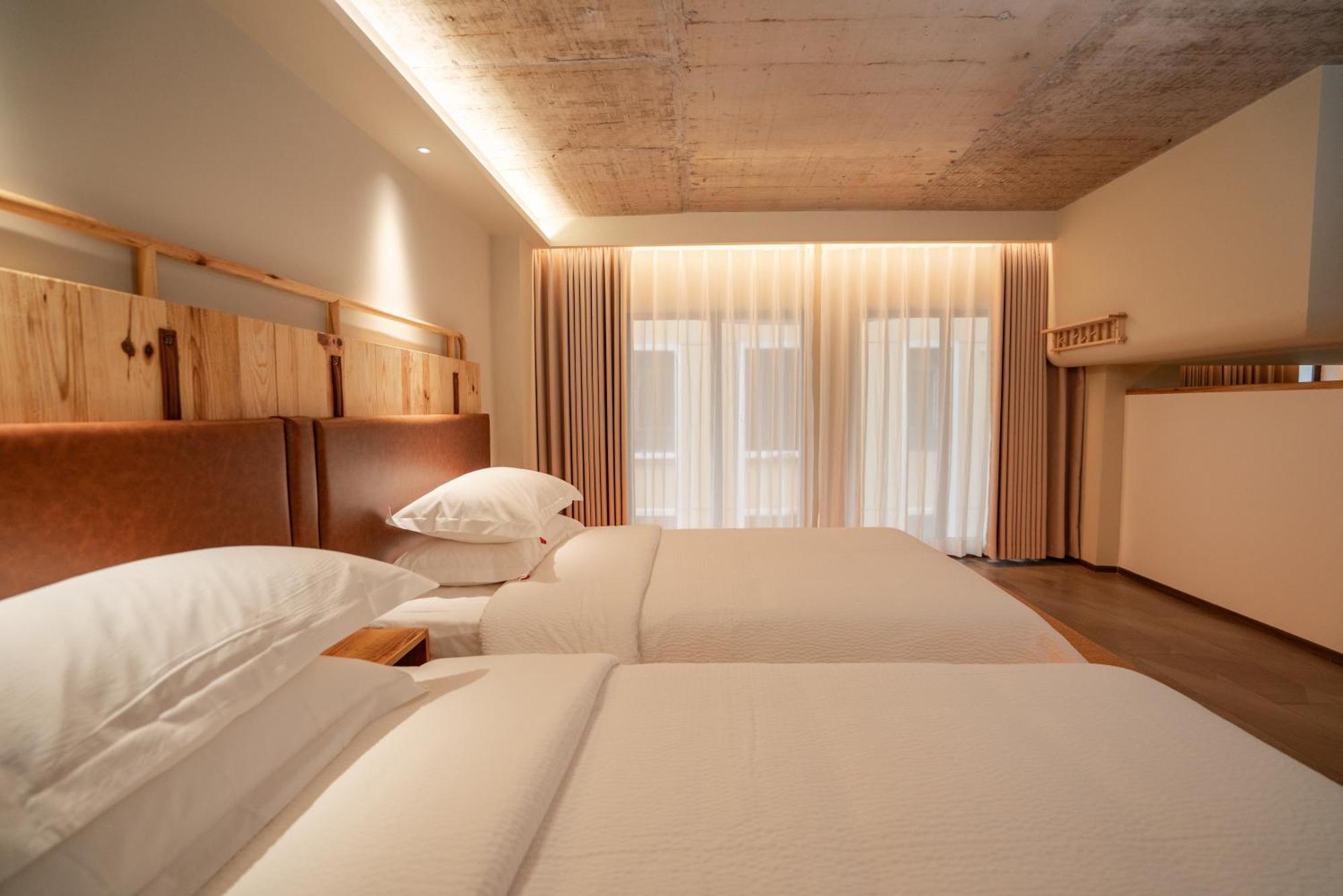 Patio Spring Holiday Inn -- Free Round Trip Pick-Up Service --Panoramic View Of Tianmen Mount Жангжиаже Екстериор снимка