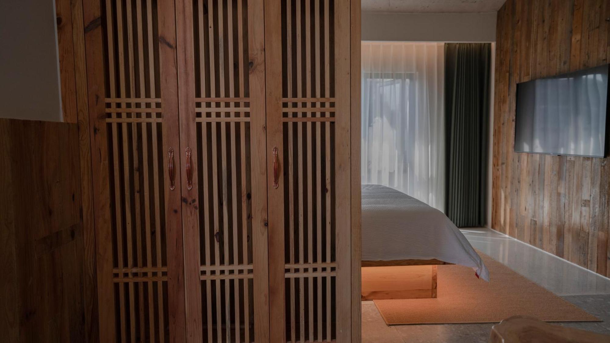 Patio Spring Holiday Inn -- Free Round Trip Pick-Up Service --Panoramic View Of Tianmen Mount Жангжиаже Екстериор снимка
