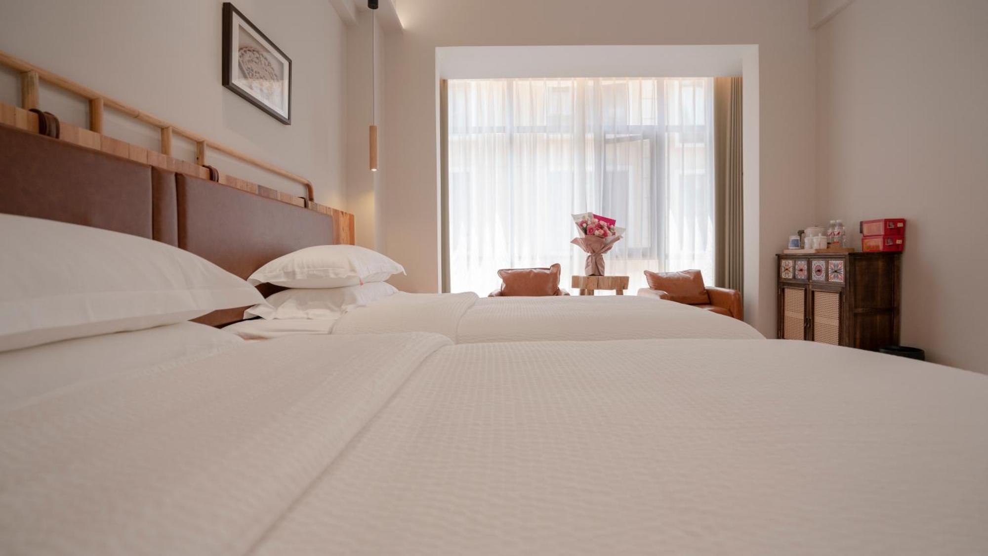 Patio Spring Holiday Inn -- Free Round Trip Pick-Up Service --Panoramic View Of Tianmen Mount Жангжиаже Екстериор снимка