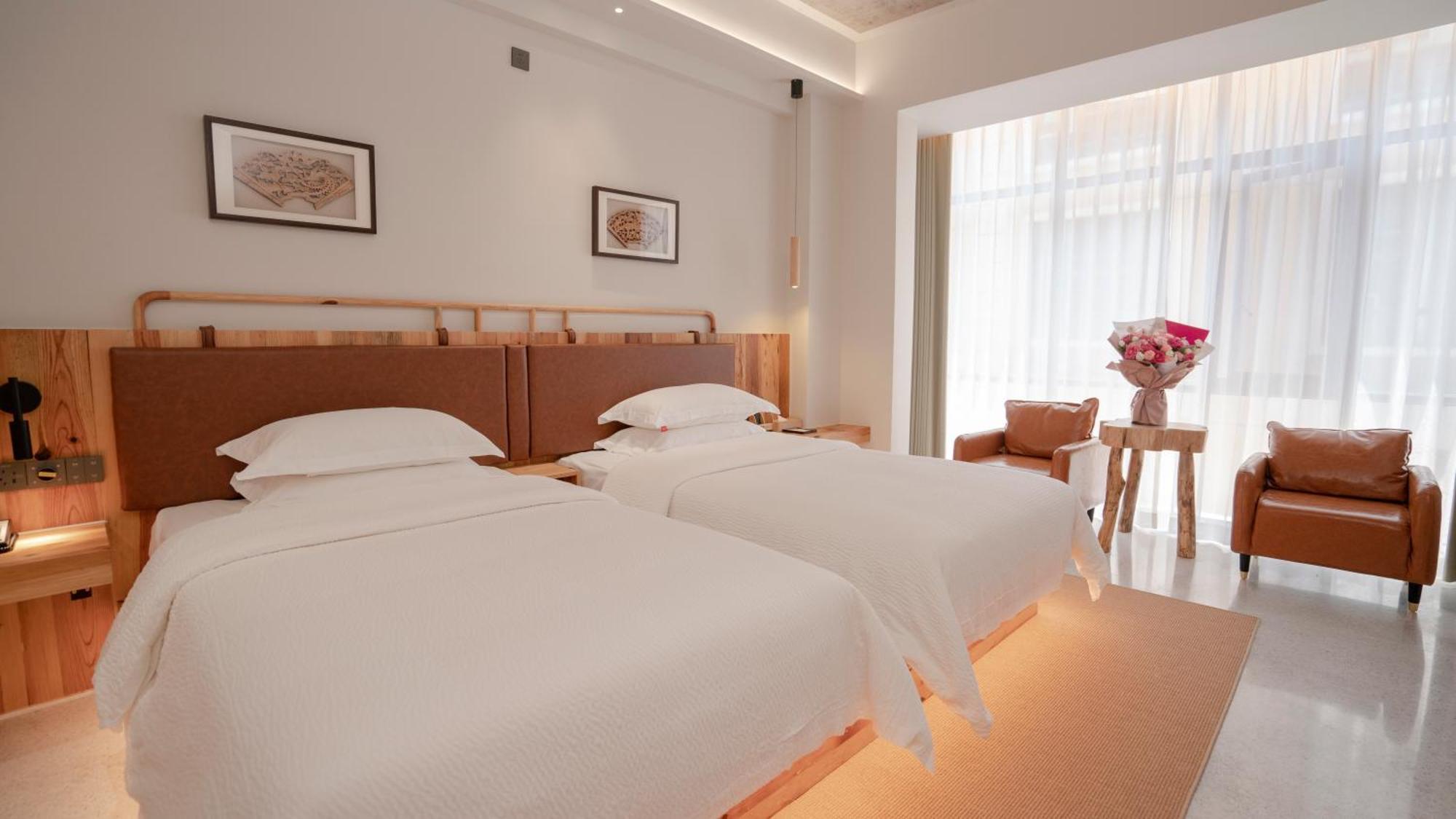 Patio Spring Holiday Inn -- Free Round Trip Pick-Up Service --Panoramic View Of Tianmen Mount Жангжиаже Екстериор снимка