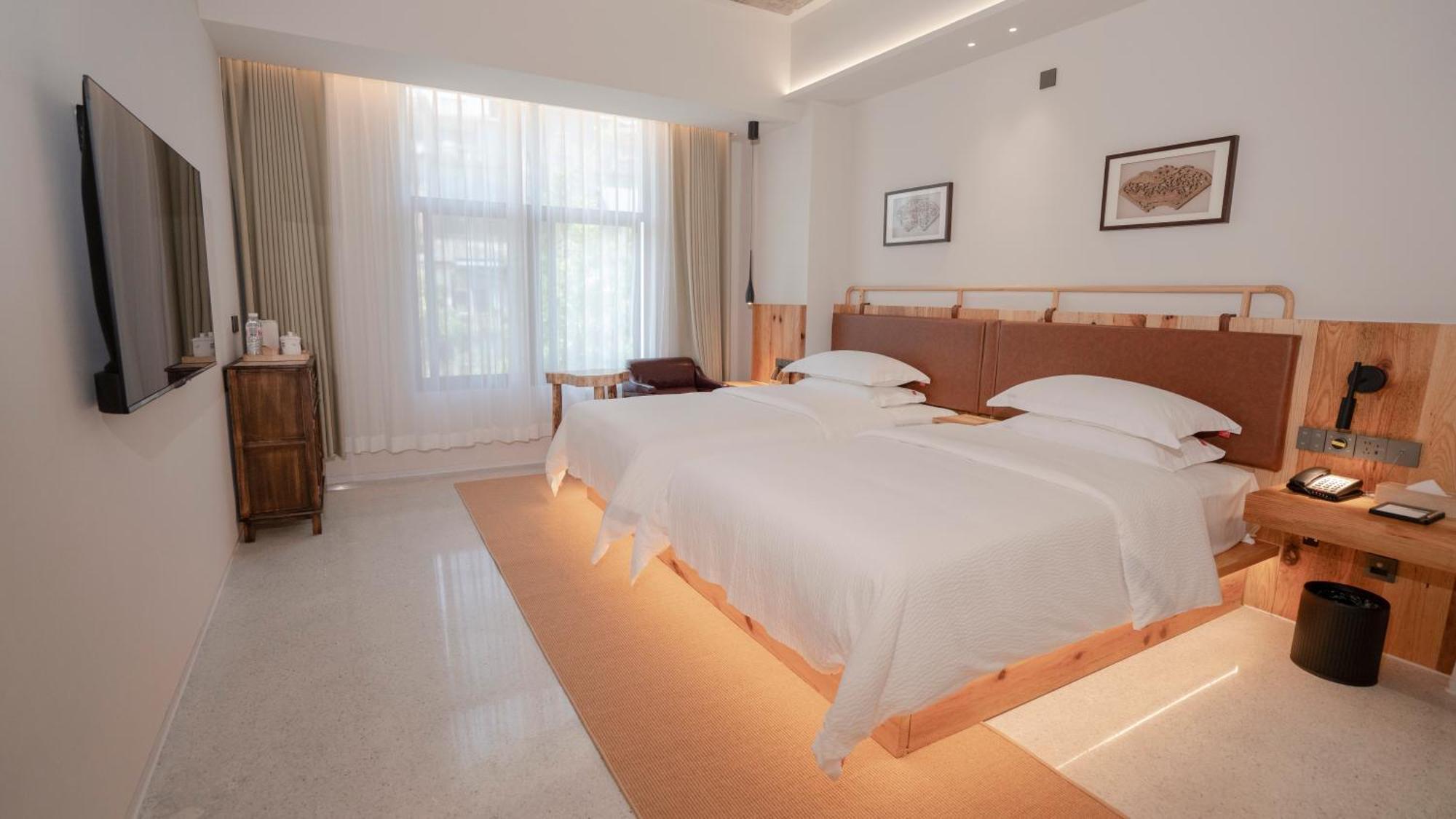 Patio Spring Holiday Inn -- Free Round Trip Pick-Up Service --Panoramic View Of Tianmen Mount Жангжиаже Екстериор снимка