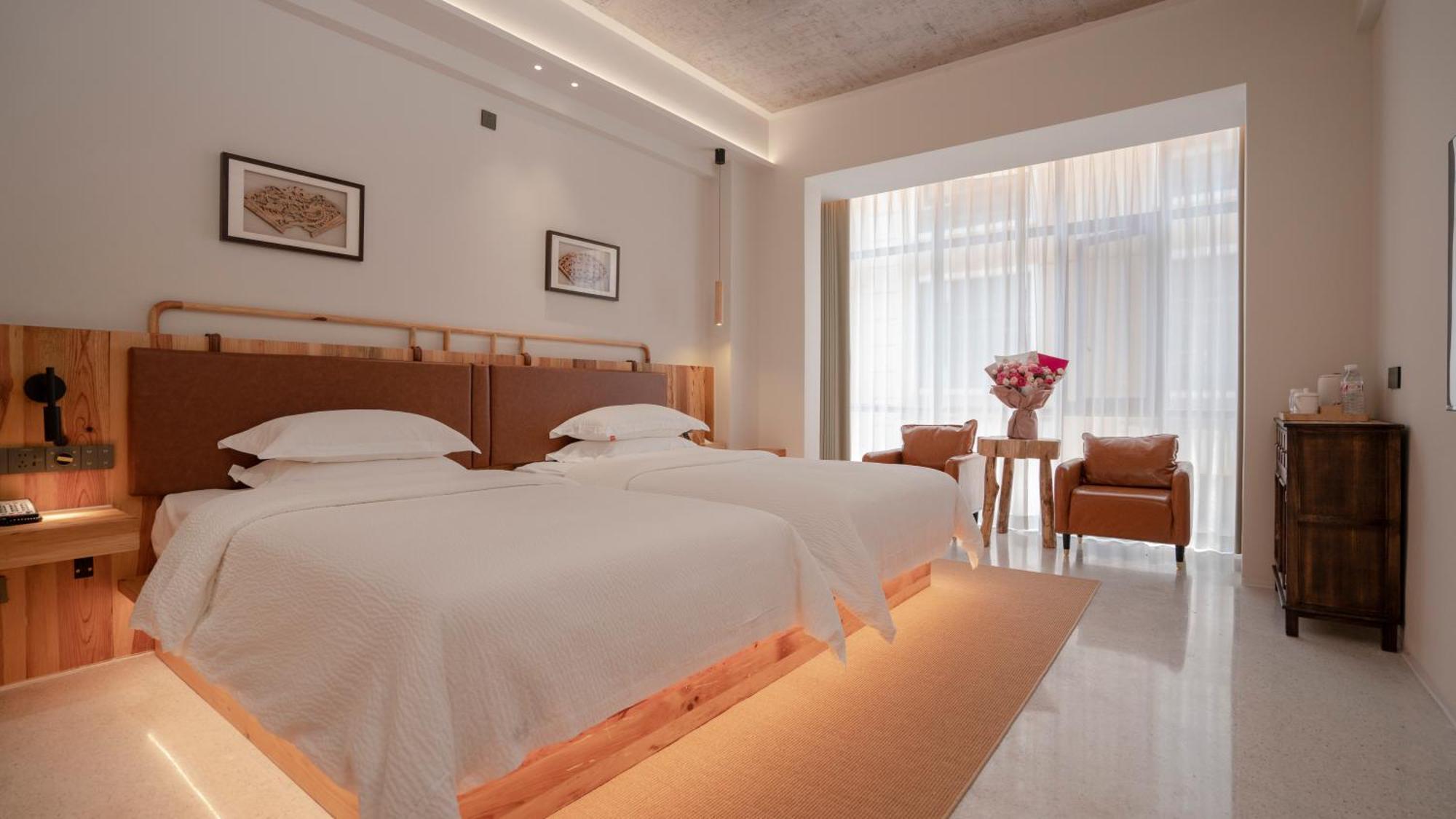 Patio Spring Holiday Inn -- Free Round Trip Pick-Up Service --Panoramic View Of Tianmen Mount Жангжиаже Екстериор снимка