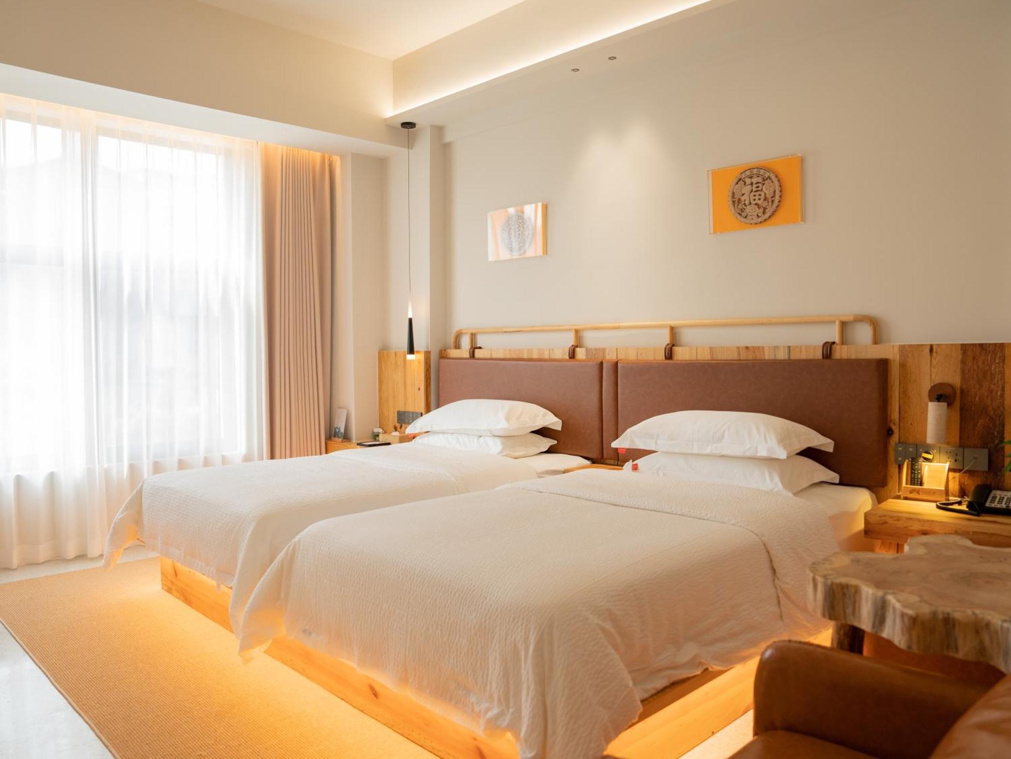 Patio Spring Holiday Inn -- Free Round Trip Pick-Up Service --Panoramic View Of Tianmen Mount Жангжиаже Екстериор снимка