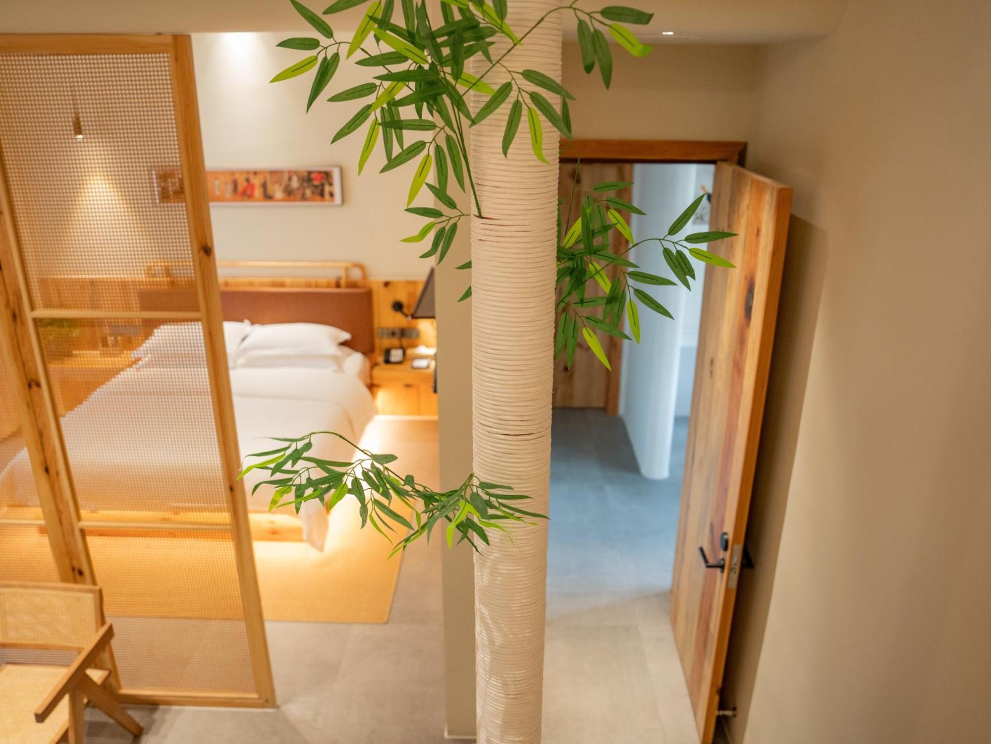 Patio Spring Holiday Inn -- Free Round Trip Pick-Up Service --Panoramic View Of Tianmen Mount Жангжиаже Екстериор снимка