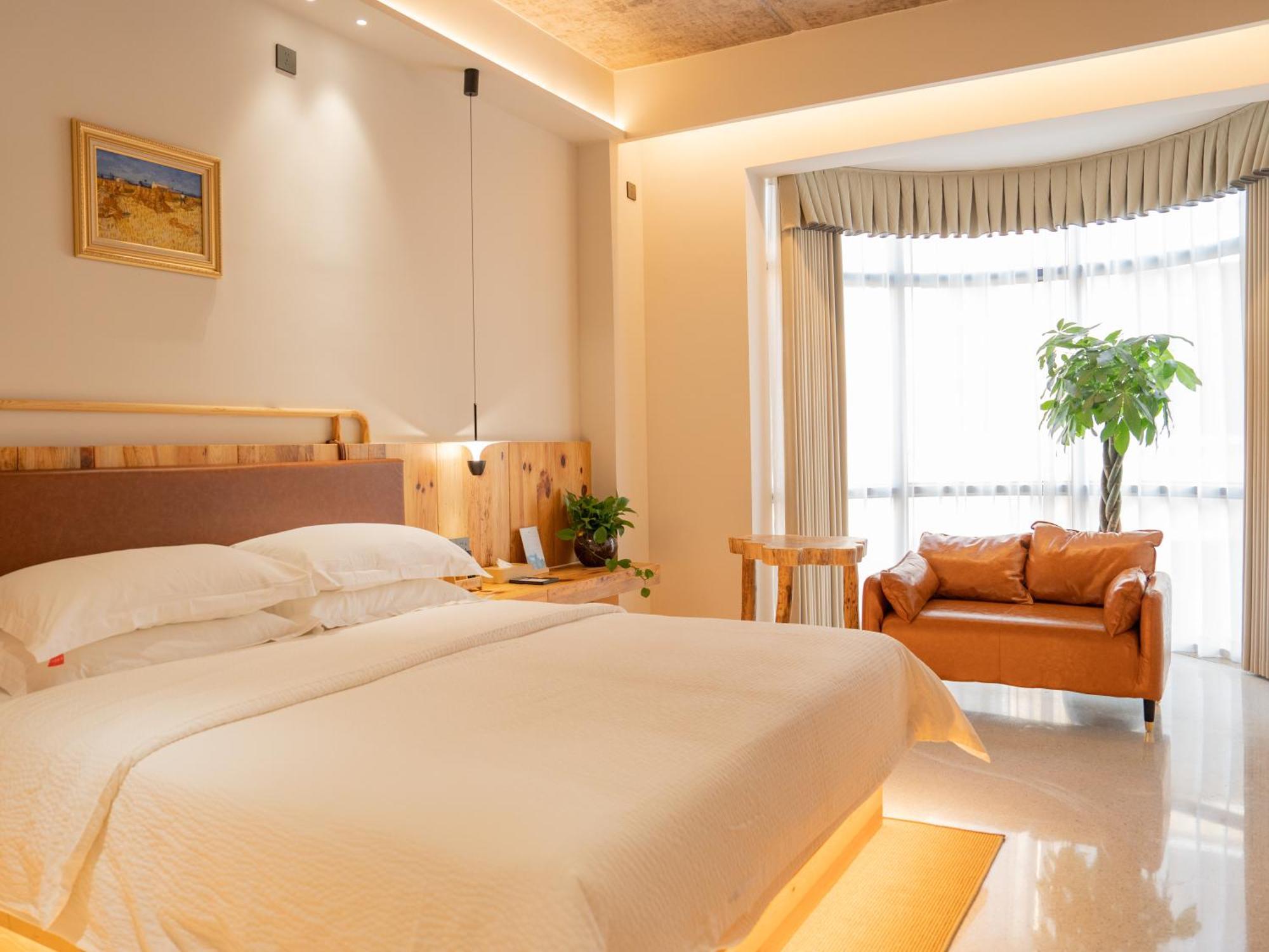 Patio Spring Holiday Inn -- Free Round Trip Pick-Up Service --Panoramic View Of Tianmen Mount Жангжиаже Екстериор снимка